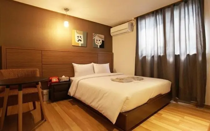 Oda (Semi deluxe room (net Netflix viewing)