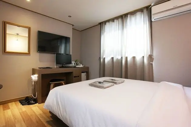 Oda (Semi deluxe room (net Netflix viewing)