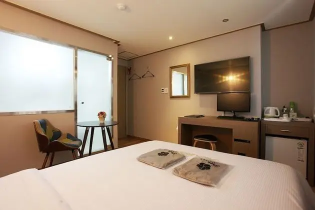 Oda (Semi deluxe room (net Netflix viewing)