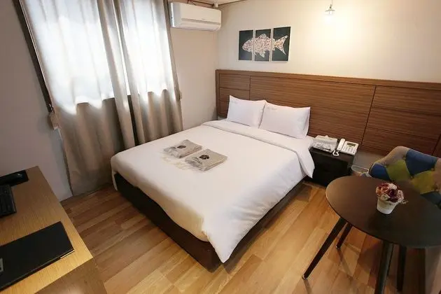 Oda (Semi deluxe room (net Netflix viewing)