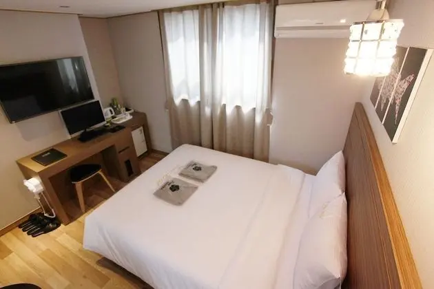 Oda (Semi deluxe room (net Netflix viewing)