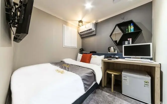 Oda (Mini Room (Internet search Netflix av)