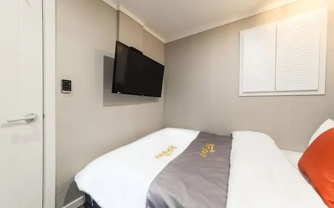 Oda (Mini Room (Internet search Netflix av)