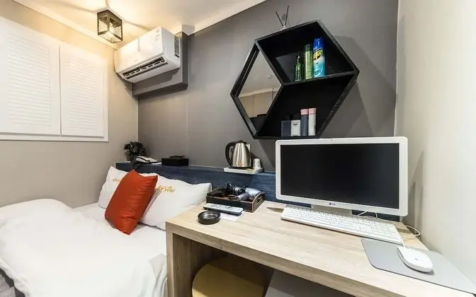 Oda (Mini Room (Internet search Netflix av)