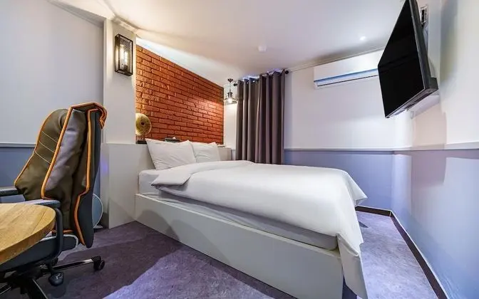 Oda (Comfortable Room  (Internet PC Netfli)