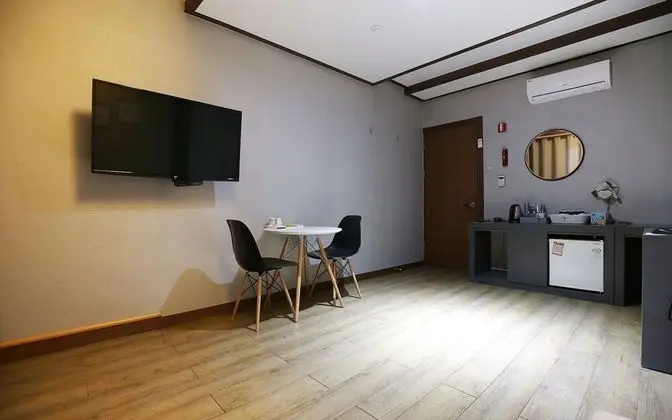 Oda (On-dolOndol Room)