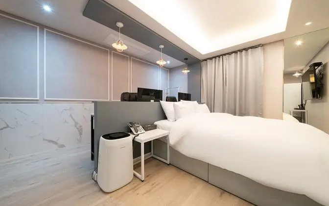 Oda (Couple pc (styler Netflix air purifie)