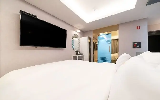 Oda (Couple pc (styler Netflix air purifie)