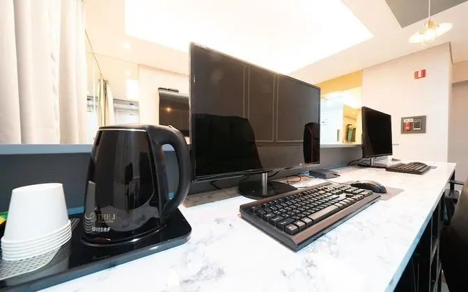 Oda (Couple pc (styler Netflix air purifie)