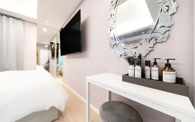 Oda (Couple pc (styler Netflix air purifie)