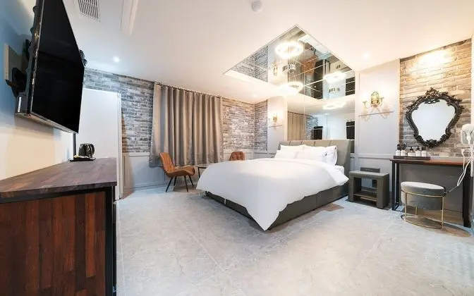 Oda (VIP Room (styler Netflix air purifier)