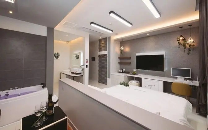 Oda (Drive-in-VIP (with styler))