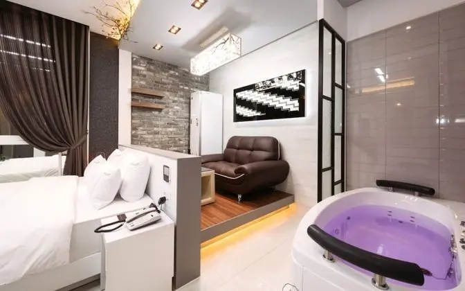 Oda (Drive-in-VIP (with styler))