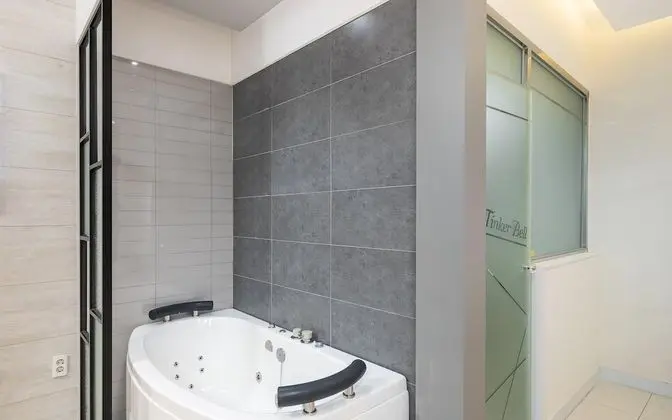 Oda (Drive-in-VIP (with styler))