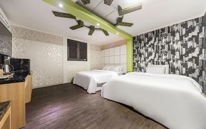 Oda (Deluxe Twin (PC available / Netflix a)