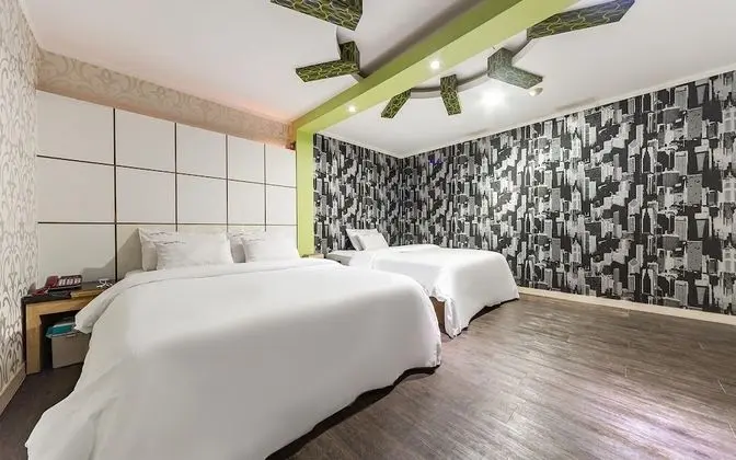 Oda (Deluxe Twin (PC available / Netflix a)