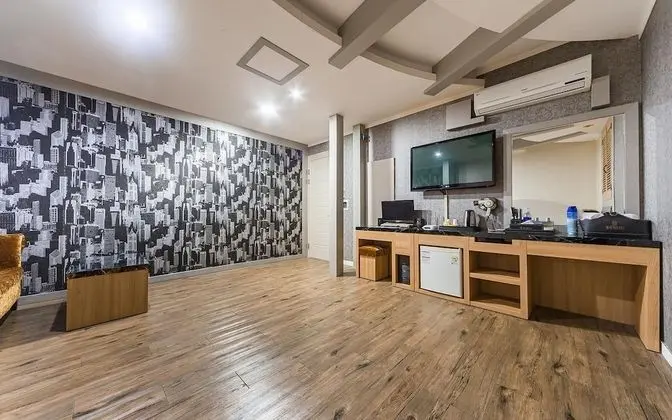 Oda (Ondol (Netflix available))