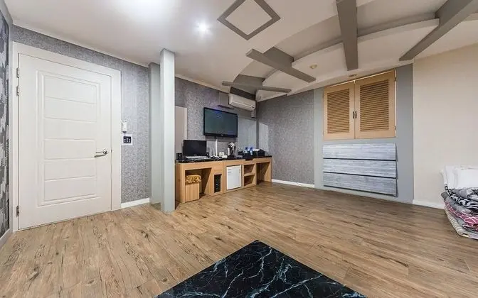 Oda (Ondol (Netflix available))