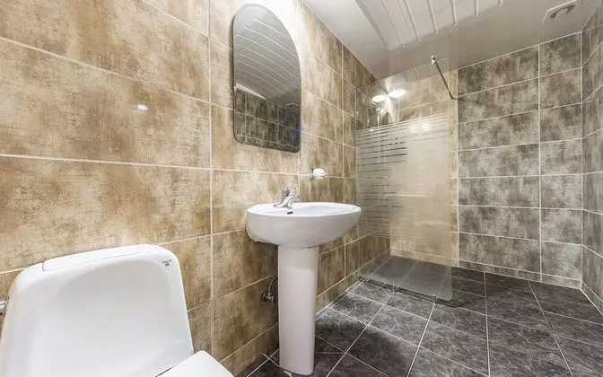 Oda (Ondol (Netflix available))