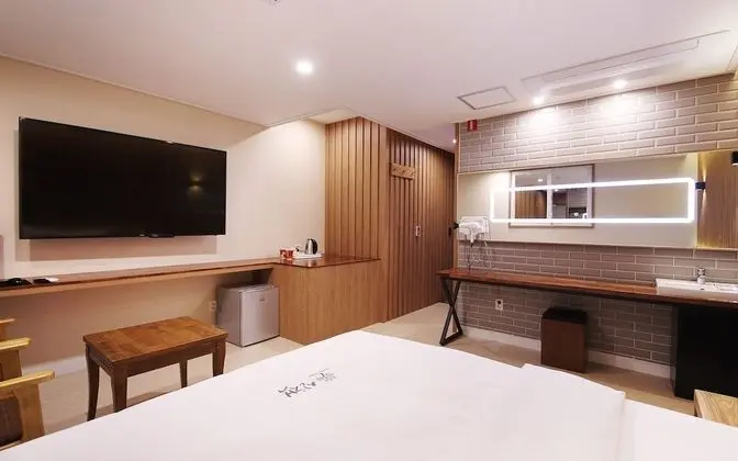 Oda (Deluxe A [Large bathtub PC TV 65 inch)