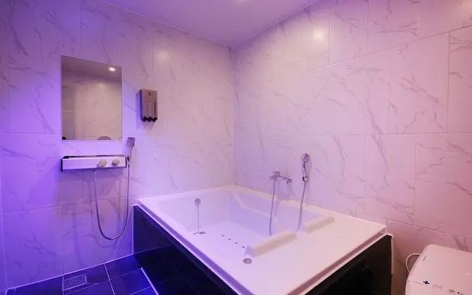 Oda (Deluxe A [Large bathtub PC TV 65 inch)