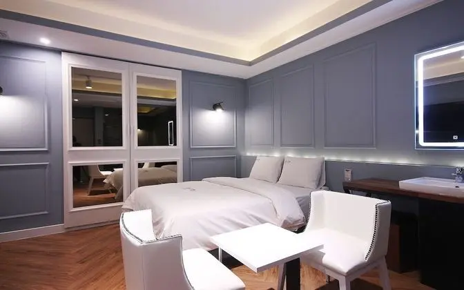 Oda (Deluxe B [Large bathtub PC TV 65 inch)