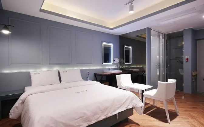 Oda (Deluxe B [Large bathtub PC TV 65 inch)