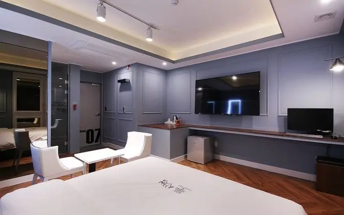 Oda (Deluxe B [Large bathtub PC TV 65 inch)