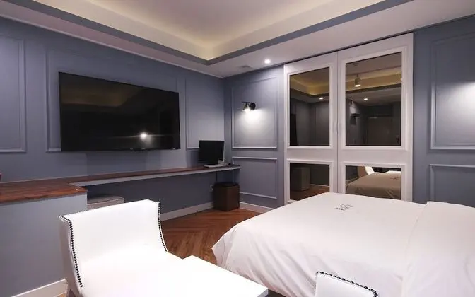 Oda (Deluxe B [Large bathtub PC TV 65 inch)