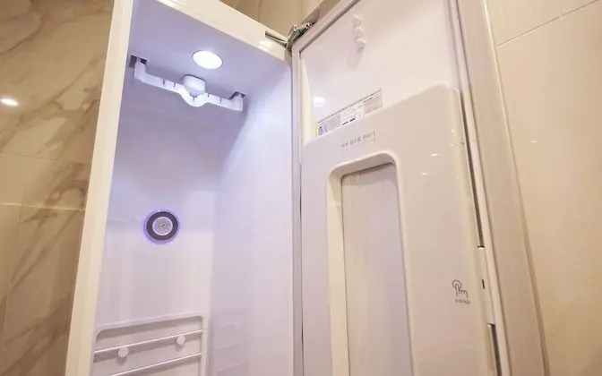 Oda (VIP-Twin [double + single bed PC TV 6)