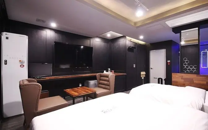 Oda (VIP-Twin [double + single bed PC TV 6)