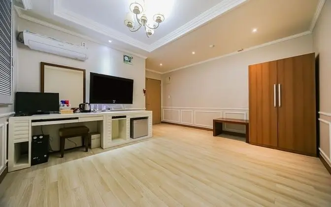 Oda (Deluxe Korean Room (Bidet PC Netflix )