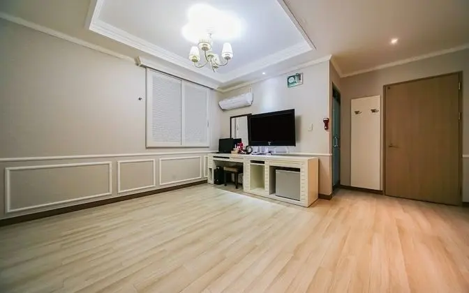 Oda (Deluxe Korean Room (Bidet PC Netflix )