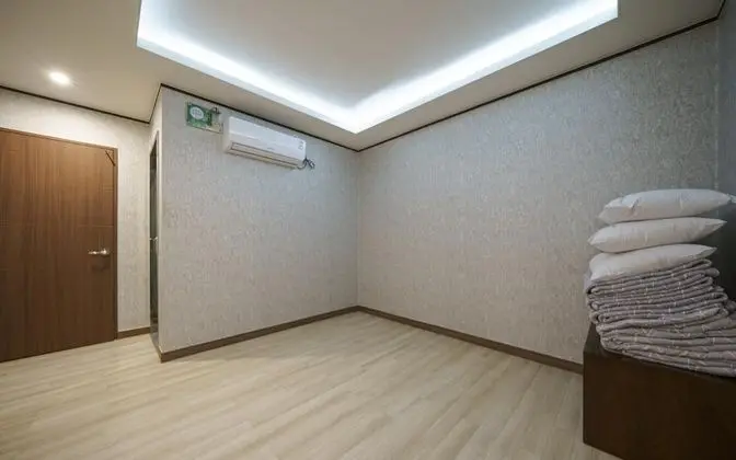 Oda (Korean room (with bidet/PC/Netflix/Sa)