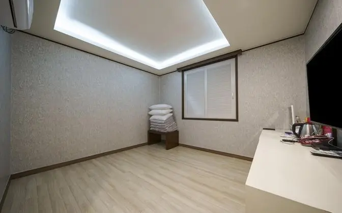 Oda (Korean room (with bidet/PC/Netflix/Sa)