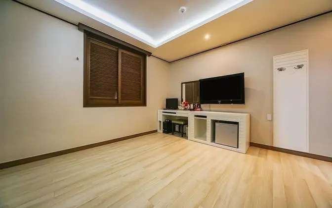 Oda (Korean room (with bidet/PC/Netflix/Sa)