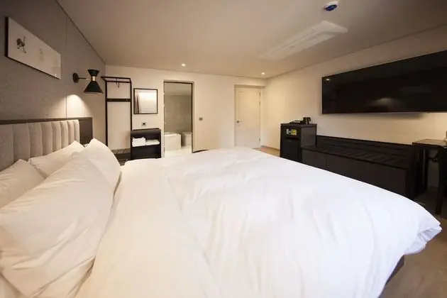 Standard Tek Büyük Yataklı Oda