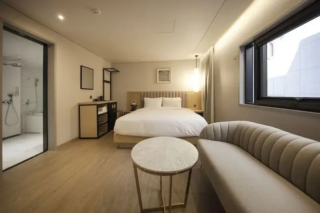 Standard Tek Büyük Yataklı Oda