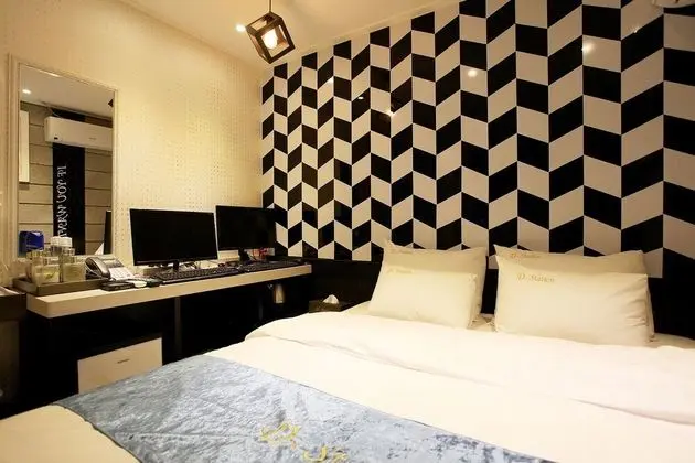 Oda (General room (Couple PC Netflix viewi)