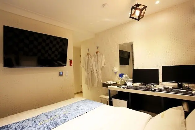 Oda (General room (Couple PC Netflix viewi)