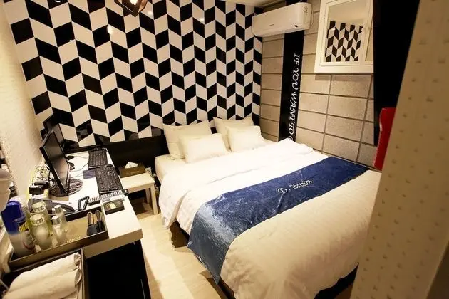 Oda (General room (Couple PC Netflix viewi)