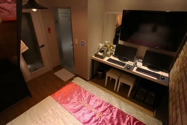 Oda (General room (Couple PC Netflix viewi)