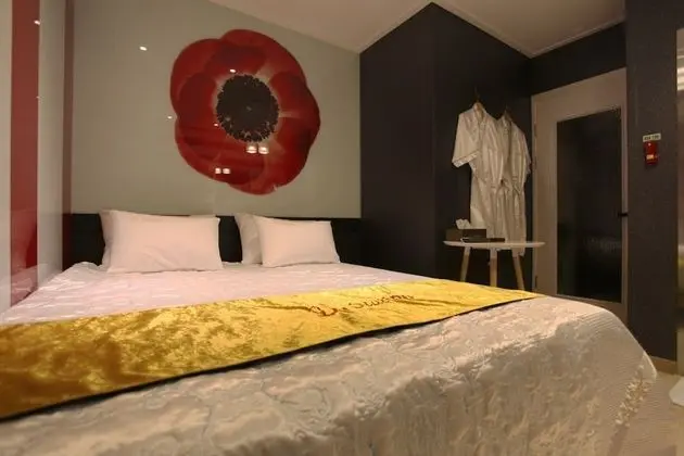 Oda (General room (Couple PC Netflix viewi)