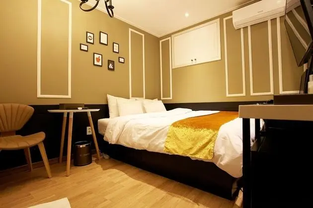 Oda (General room (Couple PC Netflix viewi)