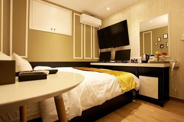 Oda (General room (Couple PC Netflix viewi)