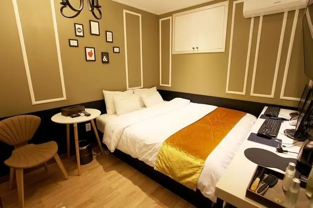 Oda (General room (Couple PC Netflix viewi)