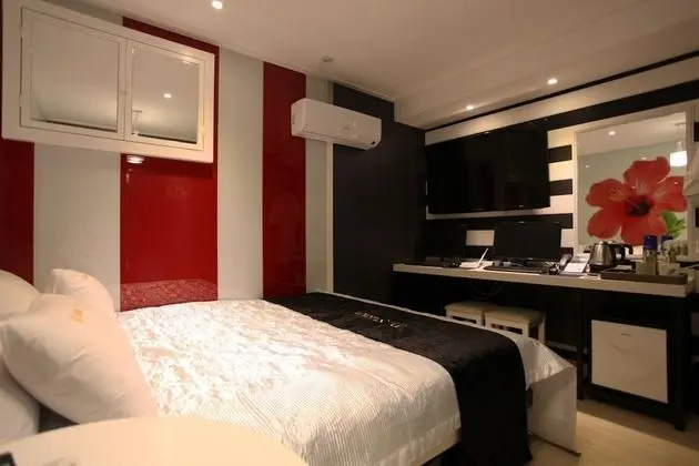 Oda (General room (Couple PC Netflix viewi)