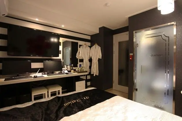 Oda (General room (Couple PC Netflix viewi)