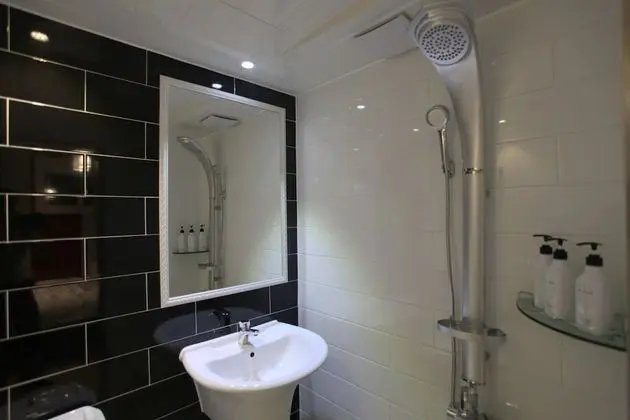 Oda (General room (Couple PC Netflix viewi)