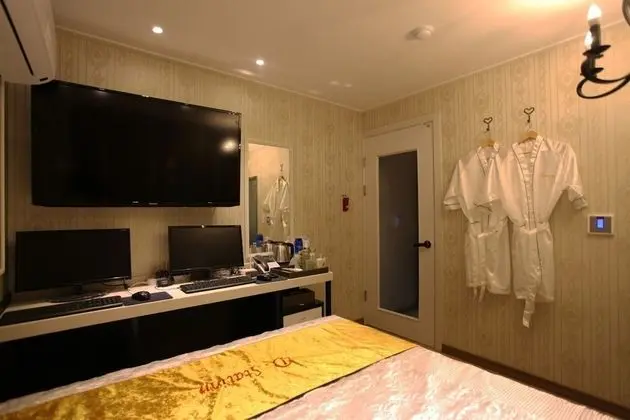 Oda (General room (Couple PC Netflix viewi)